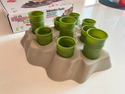 Je vous offre un kit de départ pour chat. Tout est très propre et de qualité. Le coût pour l'ensembl...