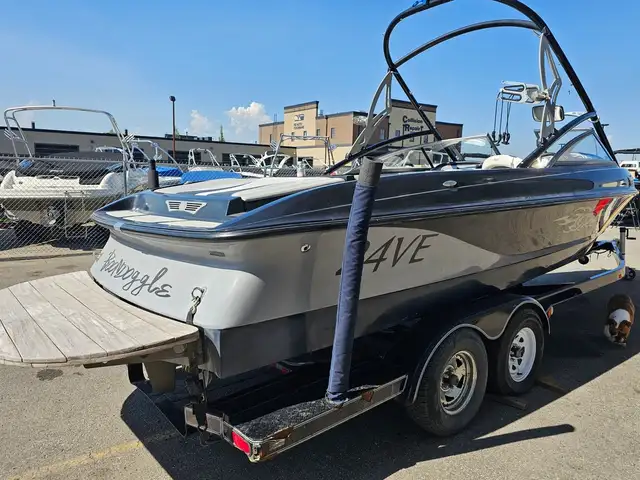 2006 Tige Boats TIGE 24EV SURF BOAT 241 Hours FINANCING AVAILABL in Powerboats & Motorboats in Calgary - Image 6