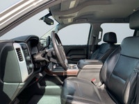 The 2018 GMC Sierra 1500s powerful profile and distinctive stance turns heads and makes a statement... (image 9)