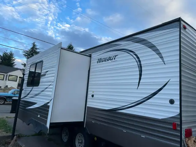 2016 KEYSTONE HIDEOUT 24BHSWE (FINANCING AVAILABLE) in Travel Trailers & Campers in Saskatoon - Image 5