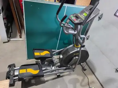 Get ready to elevate your fitness routine with this Horizon CE9.2 Elliptical! This machine is in use...