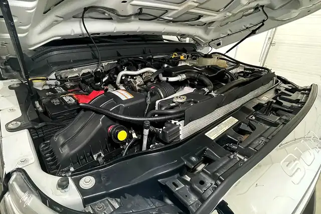 2015 Thor Chateau 33SW - Pre-Owned Super C Motorhome.  in RVs & Motorhomes in Red Deer - Image 9