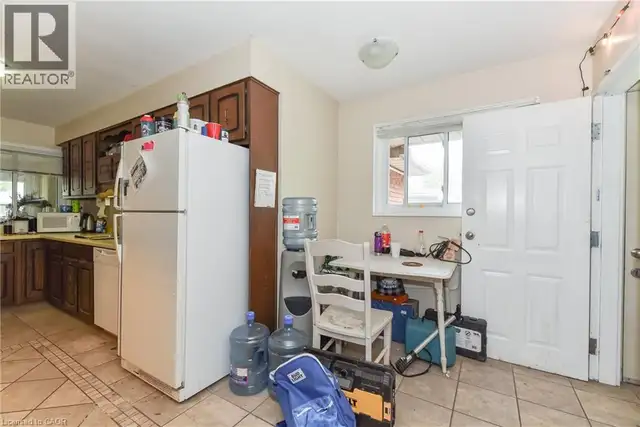 166 ELGIN Crescent Waterloo, Ontario in Long Term Rentals in Kitchener / Waterloo - Image 6