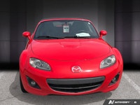 2010 Mazda MX-5 La Mazda MX-5 2010, aussi connue sous le nom de Miata en Amérique du Nord, incarne p... (image 7)