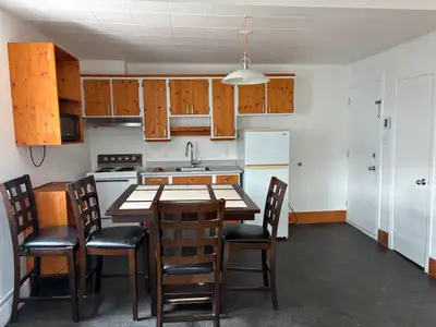 Beau studio grandeur 2 1/2, Montcalm Libre