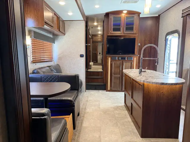 2019 Forest River VENGEANCE 377 V in Travel Trailers & Campers in St. Albert - Image 24