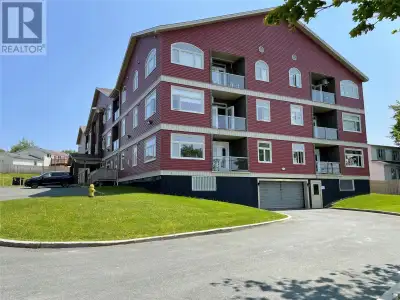 Beautiful adult living condo conveniently located in Kilbride, just minutes to downtown St. Johns an...