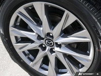 * BRAND NEW BRAKE PADS & ROTORS ALL AROUND * ADAPTIVE CRUISE CONTROL * NAVIGATION * BLIND SPOT * LAN... (image 8)