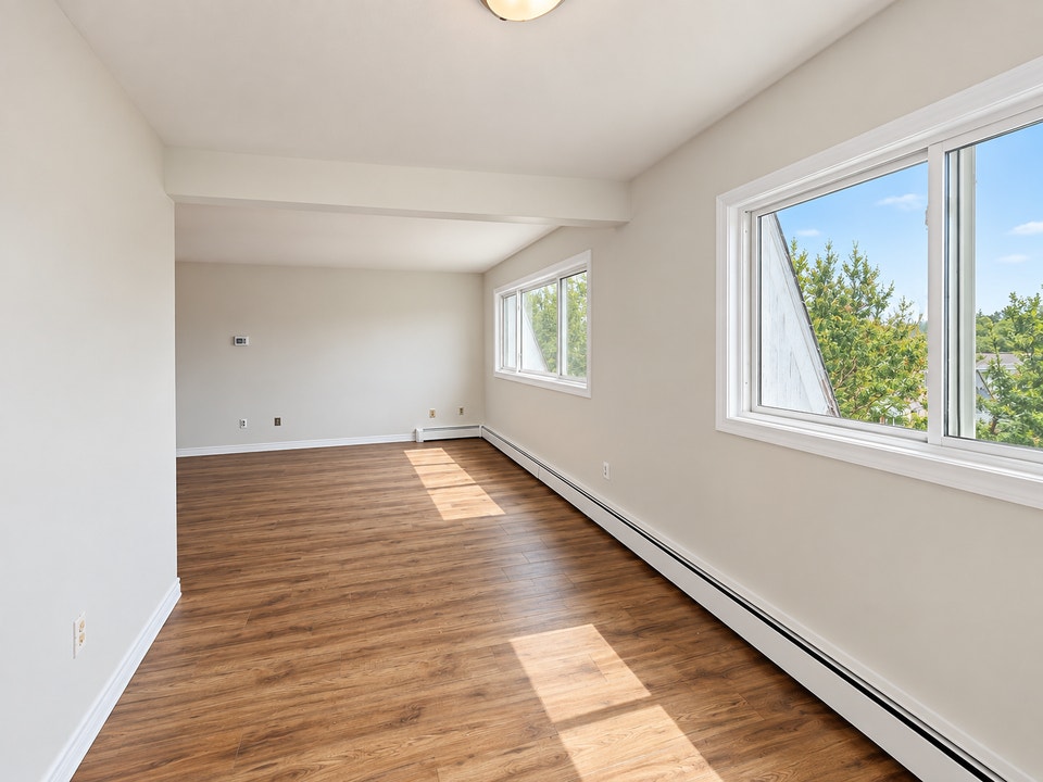 36-4 Gebhardt ~renovated 2 bedroom apartment Heat included 4