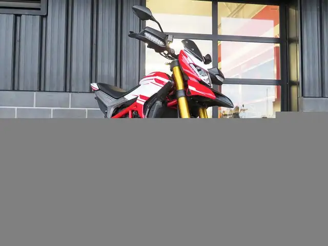 2016 Ducati Hypermotard 939 SP in Sport Touring in Cambridge - Image 2