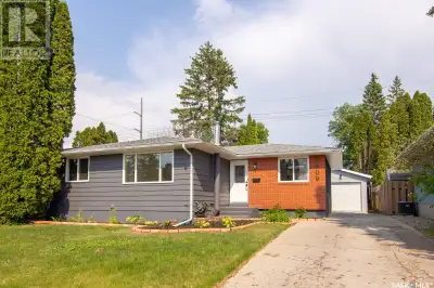 Public Remarks: Beautifully renovated 1,132 sqft bungalow with 5 bedrooms & 2 bathrooms in the heart...