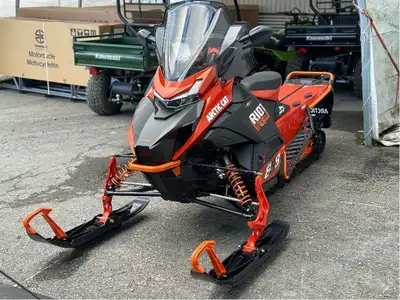 Arctic Cat Riot 858 avec ATAC 2025 DÉMO Pare-brise en option Chenille 146 Palette 1.75 Écran Garmin...