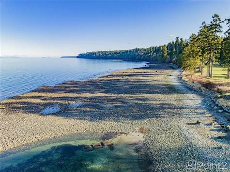 5251 Island Hwy W in Houses for Sale in Parksville / Qualicum Beach - Image 2