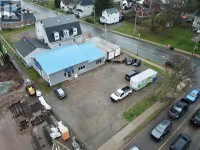 High profile retail/commercial building located between the Tryro Business Park and Downtown Truro o...