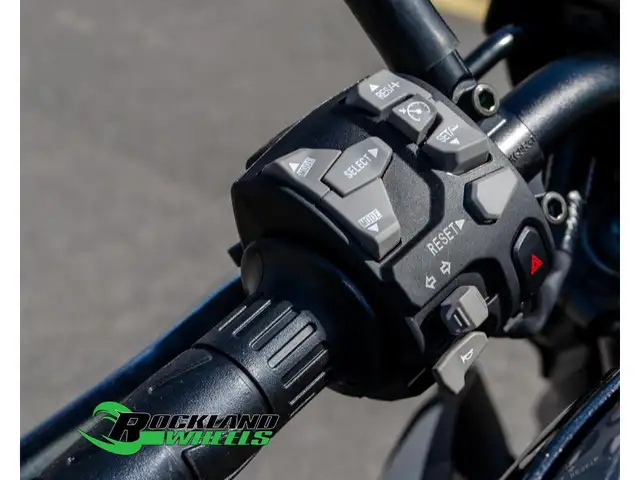 2025 Kawasaki Z900 in Sport Bikes in Ottawa - Image 14