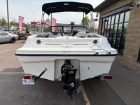 18’ Boat! 3.0Ltr MerCruiser Motor! AM/FM, AUX, USB, Bluetooth! Depth Finder! Beautiful Two Tone Inte... (image 8)