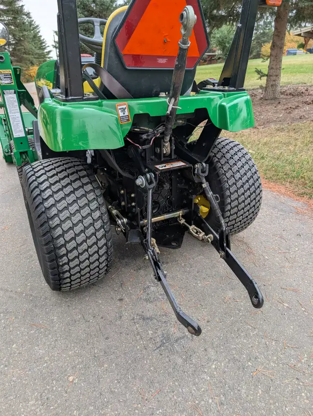 PRICE DROP: Compact Tractor John Deere 2210 with Loader | Lawnmowers ...