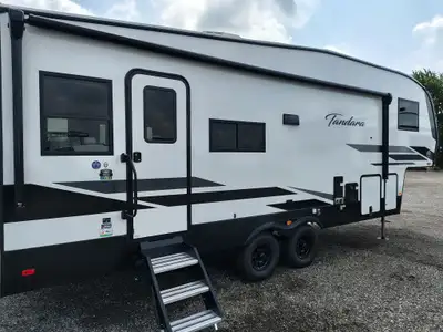 You and your spouse will have a comfortable time camping in this half-ton towable fifth wheel! The f...