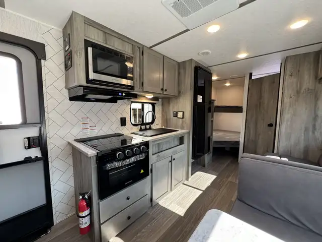 2026 ,Sun Lite,Sunset Park RV 25DB LTD in Travel Trailers & Campers in Kamloops - Image 9
