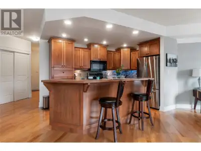 Welcome to Graystone East! This high quality 2-bedroom, 2-bathroom 1350 sq ft. apartment is reserved...