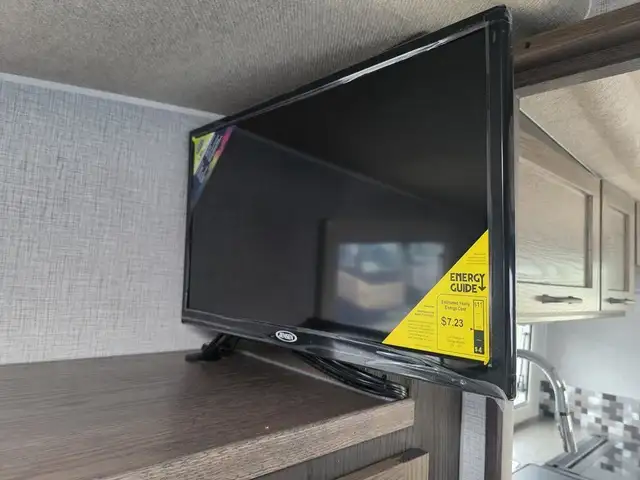 2026 Northern Lite Limited Edition 8-11EXLEDB Face-to-Face Dinet in Travel Trailers & Campers in Penticton - Image 12