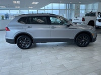 2.0L Intercooled Turbo I4 Engine. 8 Speed Auto w/OD. 5 Passengers. Folding Rear Seats. All Wheel Dri... (image 4)