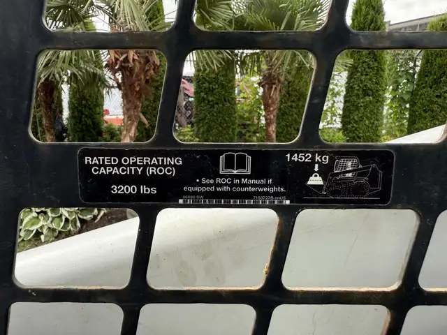 2017 Bobcat T740 Skid Loader in Heavy Trucks in Regina - Image 37