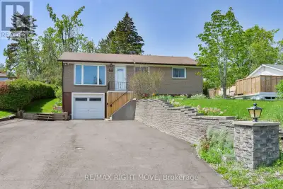 Updated brick ranch bungalow in the west ward of Orillia. Highway access minutes away makes this a c...