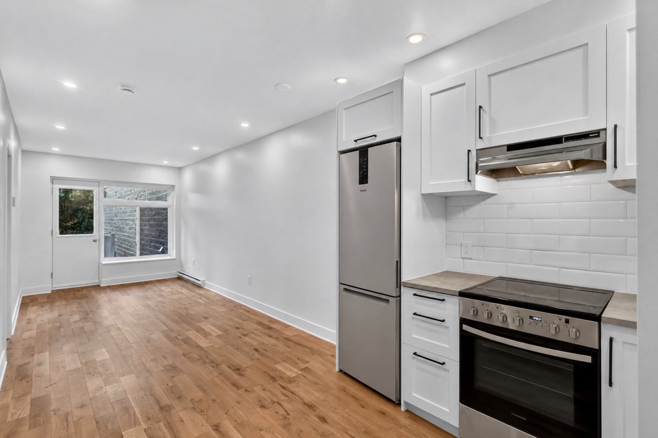 3 et demi limitrophe Plateau Mont Royal avec 4 électroménagers | Long ...