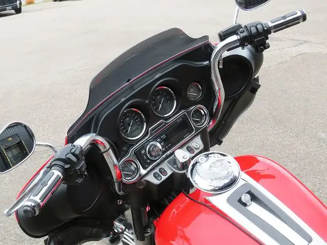 2010 Harley-Davidson Touring FLHTK - Electra Glide Ultra Limited in Sport Touring in Cambridge - Image 13