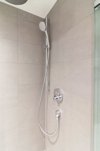 Renovated Akelius studio apartment for rent. Located near Sherbrooke in the Milton Park neighborhood... (image 7)