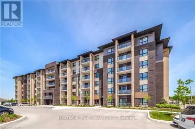 Top Floor Penthouse Suite With Tremendous Unobstructed Views Of Nature. This Top Floor Unit Is The L...