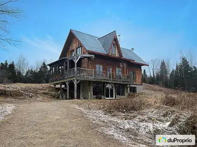 La sainte paix à 8 kilomètres du village et services! Maison pièce sur pièce écologique et autonome...