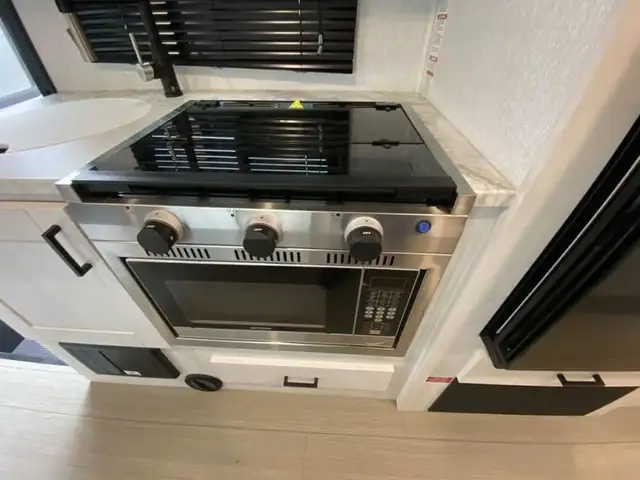 2023 EAST TO WEST Entrada 2200S in RVs & Motorhomes in Bedford - Image 27