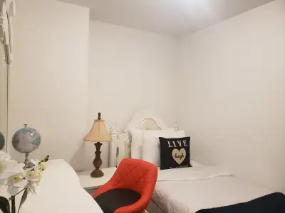 ALL INCLUSIVE FURNISHED ROOM NEAR EATON CENTRE - DOWNOWN TORONTO