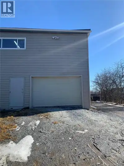 This versatile commercial unit with bay loading door offers the perfect solution for your business n...