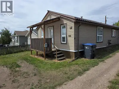 Nice 2 bedroom home that could be made into a 3 bedroom home. Walking distance to downtown. Vacant f...