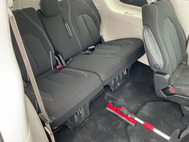 2023 Chrysler Grand Caravan SXT in Cars & Trucks in Ottawa - Image 14