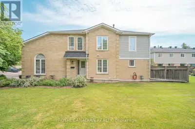 Beautiful, sun-filled townhouse in Brampton's desirable Central Park! Highly desirable 3+1 bed, 4 ba...