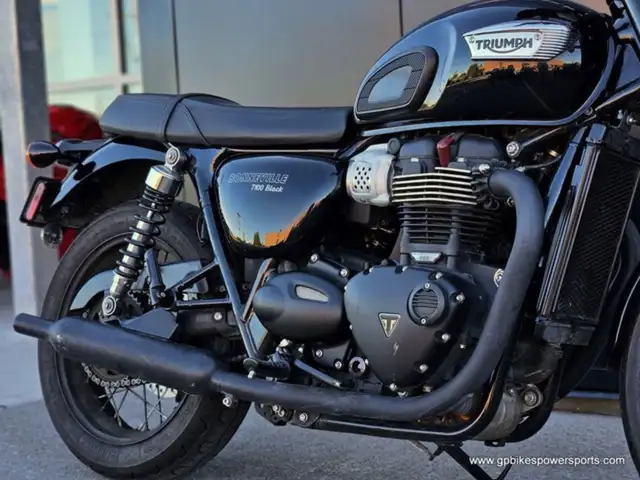 2017 Triumph Bonneville T100 Black Jet Black in Street, Cruisers & Choppers in Oshawa / Durham Region - Image 11