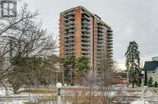 20 THE DRIVEWAY DRIVE UNIT#402 Ottawa, Ontario in Condos for Sale in Ottawa