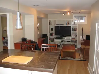 Old Ottawa South – 1-Bed Apt steps from Bank St and Canal