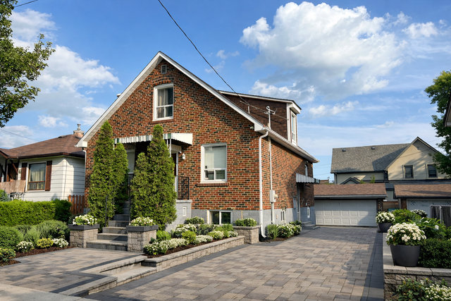 Clean & Bright Room in Lake Shore area, Close to all Amenities