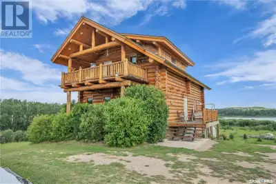 Welcome to your own slice of Saskatchewan lakefront paradise! This 1,716 sq ft lakefront log home si...