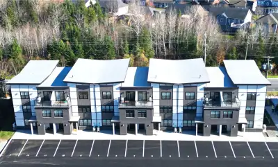 186-3-AUGUST 1ST- 3 BED, 3 BATH - TOWNHOUSE- LAUNDRY-PARKING
