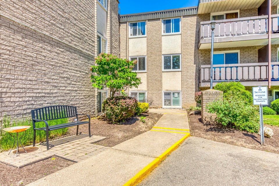 Lakeside Gardens Apartments - 1 Bedroom Apartment for Rent - St. 4