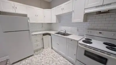 APARTMENT FOR RENT!! Located on King Street in Welland, minutes from the General Hospital, Welland F...