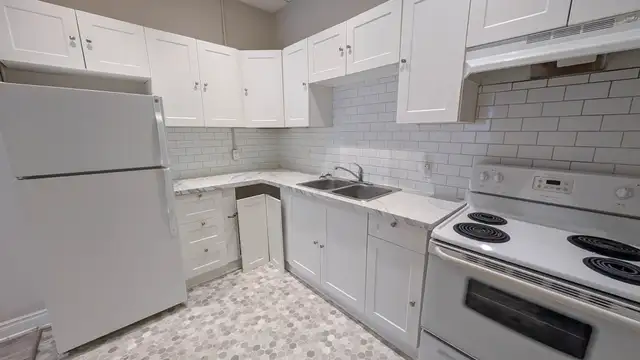 SPACIOUS Bachelor Apartment in WELLAND!