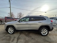 2016 JEEP CHEROKEE LIMITED FWD NO ACCIDENTS, NO CLAIMS WITH ALL SERVICES UP TO DATE! QualiTee Motors... (image 7)
