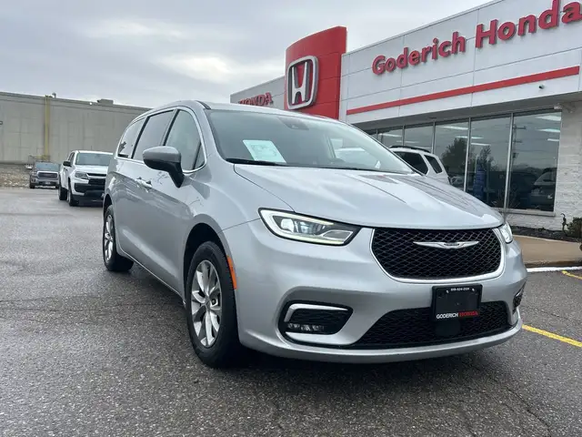 2023 Chrysler Pacifica Touring L AWD432920552402462723